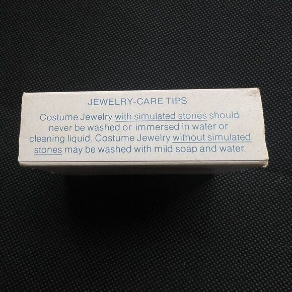 1975 VINTAGE AVON FASHION ACCENTS IN JEWELRY Kangaroo Gold-tone Pin 2.0 in - Picture 10 of 13